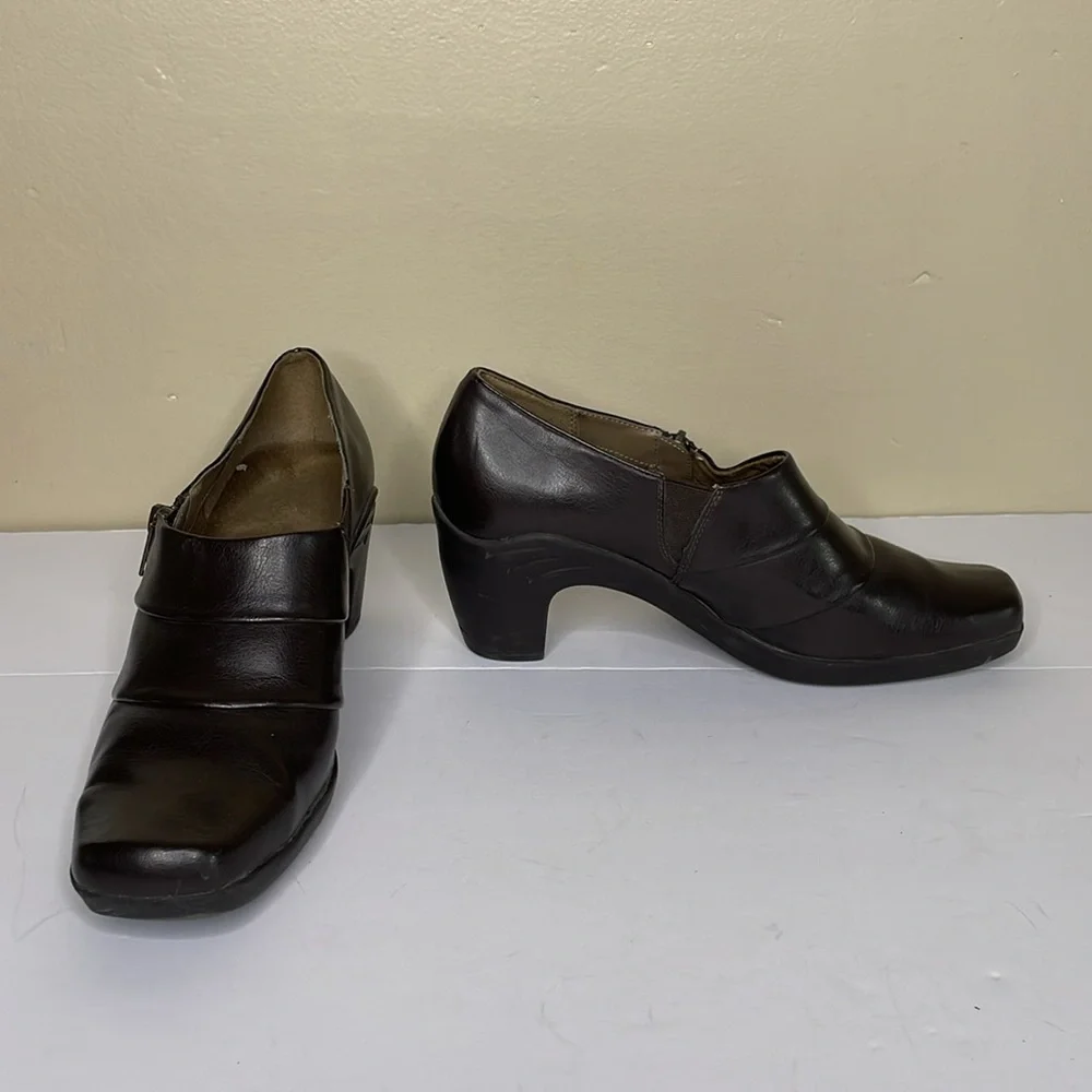 AEROSOLES Shoe Bootie Brown Vegan Leather BUZZ SAW Cushioned Insole Comfort 9M